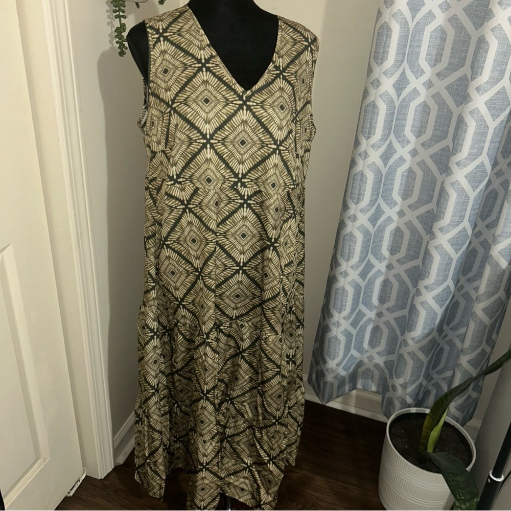 BloomChic comfortable sleeveless patterned maxi dress
